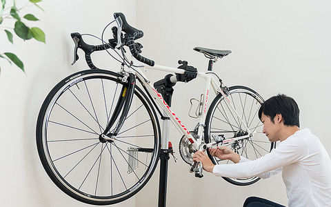 サンワダイレクト、高さと角度を調節できる「自転車メンテナンススタンド」発売 画像