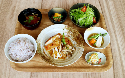 大阪エヴェッサの管理栄養士・調理師監修の健康スポーツ食堂がオープン 画像