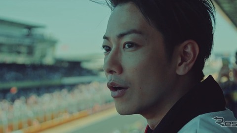 佐藤健、モータースポーツの“リアル”を感じる動画第2弾「LE MANS篇」公開 画像