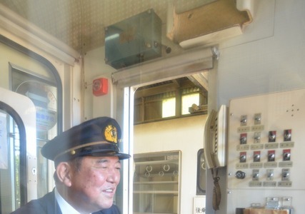 石破氏、人生初の列車運転体験を満喫…高千穂あまてらす鉄道 画像