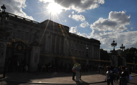 【ツール・ド・フランス14】イギリスステージ決着の地、バッキンガム宮殿で準備すすむ 画像