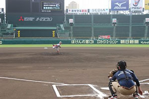 甲子園のマウンドで投球！「阪神甲子園球場 記念投球イベント」開催 画像