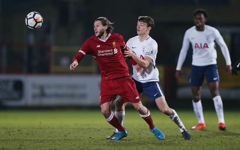 【動画】サッカー選手が”チョークホールド”!? リヴァプールMFが10代の選手にまさかの激昂で退場に 画像