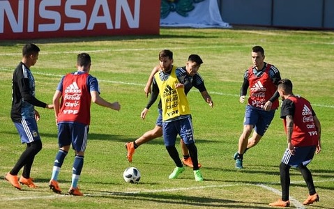 メッシ、W杯楽しんで！英雄マラドーナ氏がアドバイス「何かを見せようとしなくていい」 画像