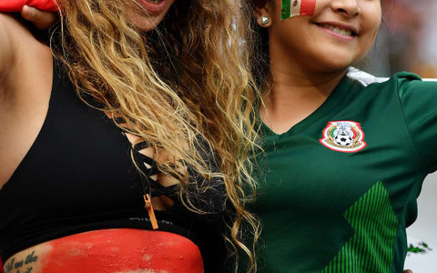W杯でドイツ撃破！メキシコ代表選手の「Youtuber彼女」がカワイすぎる！ 画像