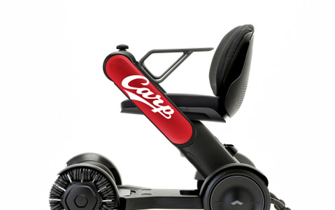 電動車椅子「WHILL Model C」にカープモデルのアームカバーが登場 画像