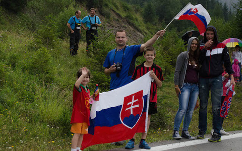 【ツール・ド・ポローニュ14】国境を越えてスロバキアに入国、サガンの国では雨の中でも大勢の観客が待っていた 画像