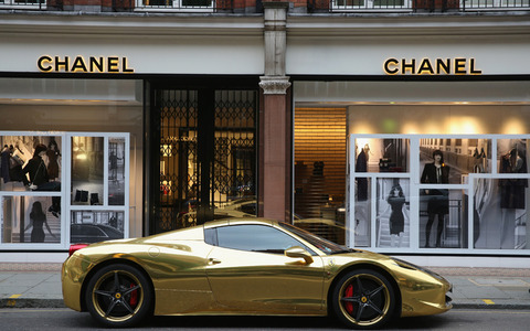 【話題】ロンドンに金ピカのフェラーリ、桁外れの中東富裕層 画像