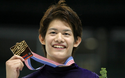 小塚崇彦が超歴史的なスケート資料を公開！約70年前の品を持っていた理由とは 画像