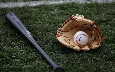 レアード、謎の魚に『メニメニデンジャー』と警戒？ファンも「まずそう」 画像