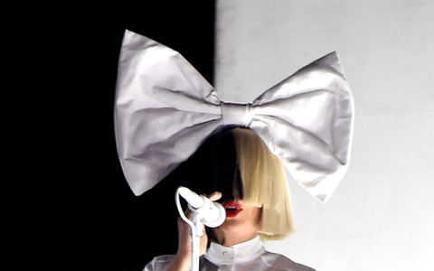 トゥルソワがSiaに！抜群の演技力で世界観を見事に再現 画像