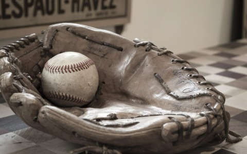 清宮幸太郎、骨折の右手で箸を持って笑顔のごはん 画像