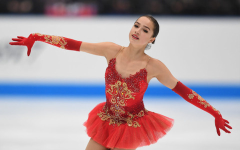 世界選手権好発進のザギトワ、完璧な演技に「涙を流した」と語るファンも 画像