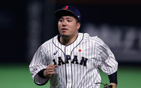 山川穂高、力士の横で「どすこいポーズ」披露 画像