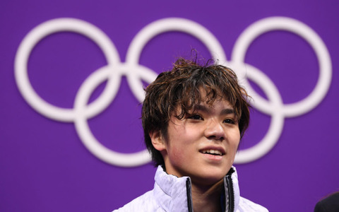 宇野昌磨のカツラ姿に「オカザえもんか」「グループサウンズっぽい」の声 画像