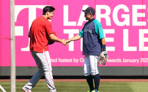 【MLB】大谷翔平のMVP獲得にチーム公式SNSも日本語で祝福　イチローとの握手シーンも 画像