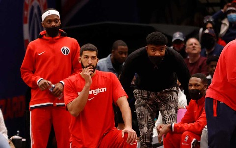 【NBA】八村塁、復帰へ前進か コートサイドに姿を現す 「いつものポジティブな姿を見れて嬉しい」とチームメート 画像
