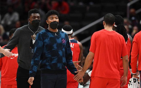 【NBA】八村塁がチーム遠征に帯同　ウォームアップへの参加で戦列復帰の第一歩か　コロナ延期が後押し 画像