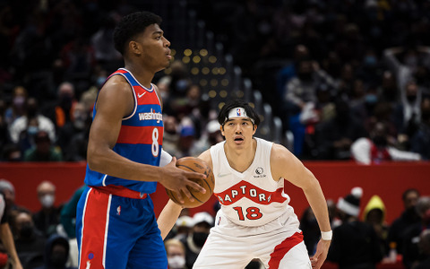 【NBA】八村塁 vs 渡邊雄太 2シーズンぶり日本人対決の軍配は……　混沌とする両チームのプレーオフ争い 画像