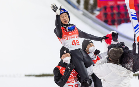 【北京五輪】日本、大会初の金メダルは24年ぶりのジャンプ、小林陵侑が海外開催大会で偉業 画像