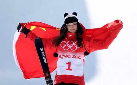 【北京五輪】アメリカ生まれ中国代表・谷愛凌が2冠達成　スキーハーフパイプで金メダル 画像