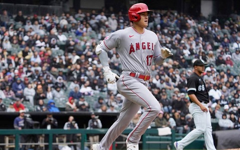 【MLB】負傷交代した大谷翔平、ピザを食べながら「大事を取った」と笑顔　指揮官は復帰について明言避ける 画像