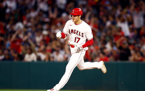 【MLB】大谷翔平、リアル二刀流で45打席ぶり12号逆転弾　ファン総立ち＆現地実況も感嘆「ゴージャスHR」 画像