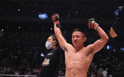 【RIZIN.38】堀口恭司、1年9カ月ぶりの凱旋勝利　金太郎を肩固めで撃破「ヒヤヒヤさせてしまって…」 画像