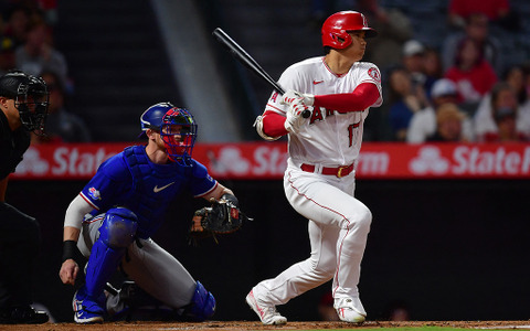 【MLB】大谷翔平、15試合連続安打後の「ヘン顔」に「打たれたボールの顔だ」と実況爆笑　自己最多の今季41度目マルチ 画像