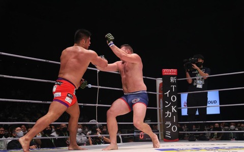 【RIZIN.39】スダリオ剛、チューカスとの剛腕対決制し3連勝　鮮烈右アッパーで“フィニッシュ率100%男”を沈める 画像