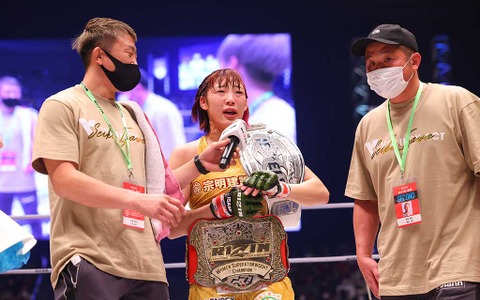 【RIZIN.40】伊澤星花、パク・シウとの死闘を制し女子Sアトム級ワールドGP優勝　「たくさん賞金もらったので結婚式を挙げたい」 画像