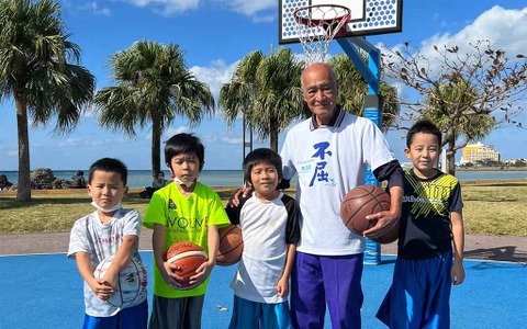 【W杯】FIBAワールドカップ2023開催で湧く沖縄で「伝説のおじい」も練習再開　八村塁、渡邊雄太との対決なるか 画像