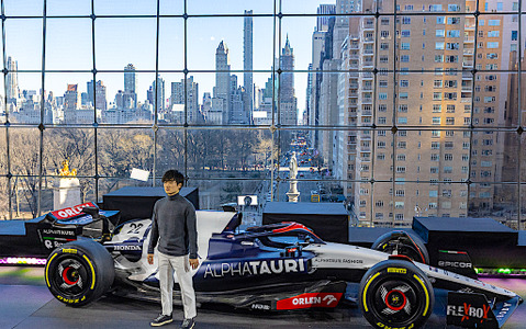 【F1】「今季は最高の走りを見せる」と角田裕毅　アルファタウリがNYファッション・ウィークで2023年の新車発表 画像