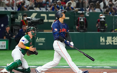 【WBC】大谷翔平、全勝対決の初回 自身の看板を直撃する特大先制3ラン 画像