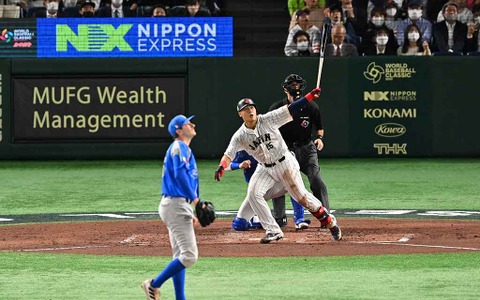 【WBC】岡本和真、レフトへの大飛球もスーパープレーで本塁打ならず　メキシコに3点リード許す展開に 画像