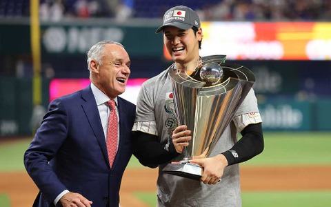 【WBC】世界一奪還　大谷翔平、優勝トロフィーに「本当に重い」を連発 画像