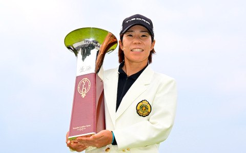 【女子ゴルフ】穴井詩がプレーオフを制し4年振りの4勝目　2位にささきしょうこ　ヤマハレディース最終日 画像