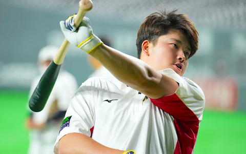 【プロ野球】三冠王・村上宗隆 vs. 若大将・岡本和真　セ界スタート・ダッシュで主導権を握るのは… 画像