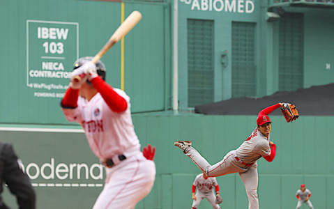 【MLB】大谷翔平 「3月の友は4月の敵」と公式も煽った吉田正尚との直接対決は三振に仕留める 雨とトラブルで31球降板も 画像