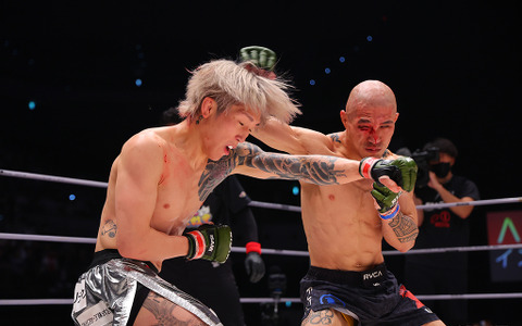 【RIZIN.42】山本アーセン、3年ぶり復帰戦Vで大号泣　リングサイドの母・美憂と抱き合う 画像