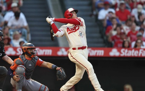 【MLB】大谷翔平、2戦連続9回裏に意地の一発炸裂 昨季に並ぶ34号特大125メートル弾もエ軍は連勝逃す 画像