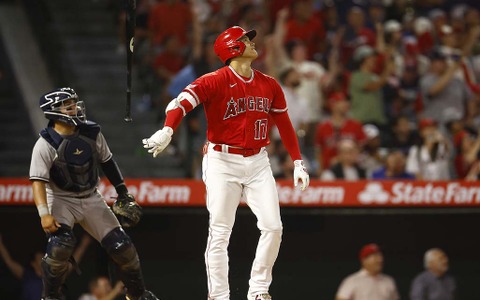 【MLB】大谷翔平、3戦連発35号同点弾に渾身のガッツポーズで本拠地熱狂の“MVPコール”　今季7度目のサイクル王手も 画像