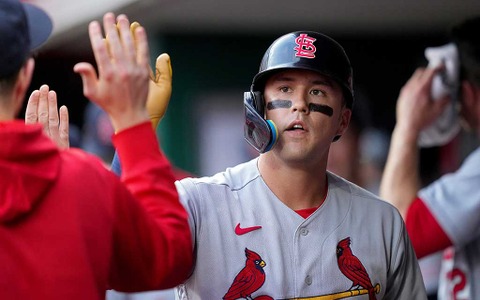 【MLB】初4番のラーズ・ヌートバー、決勝の押し出し含め1安打3四球 「美しい女性たちはこんな風に歩く」とチーム公式が称賛 画像