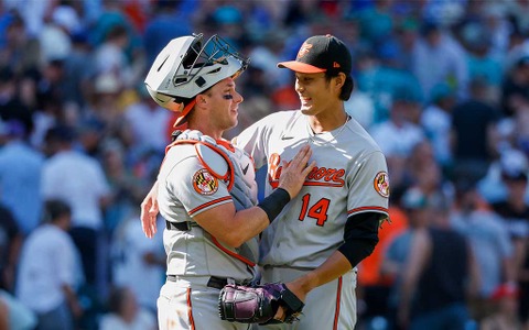 【MLB】藤浪晋太郎、“最速球”トップ5独占で日米キャリア初セーブ　捕手と喜びのハグも 画像