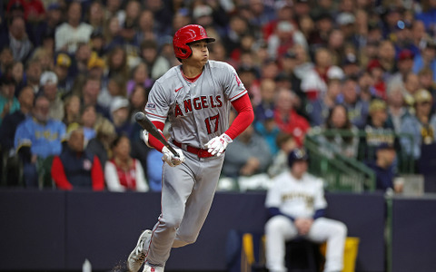 【MLB】大谷翔平、ボテボテも“俊足”で送球エラー誘発しランナー生還　自身はすかさず二塁へ 画像