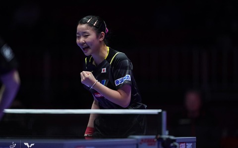 張本美和、衝撃の“45歳差対決”で圧勝「為す術がない」 15歳の堂々デビューに中国メディア絶賛「物怖じすることなく積極的」【世界卓球】 画像