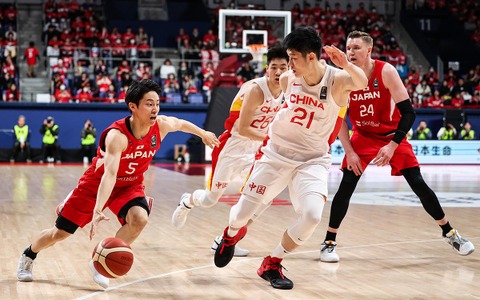 バスケ男子日本、中国との激闘制し88年ぶり歴史的勝利　グアム戦に続く連勝、パリ五輪に向けて弾みの白星 画像