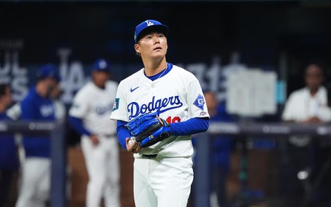 【MLB】「オオタニがヤマモトを激励」大谷翔平、悪夢のデビュー戦KOの山本由伸をフォロー　“兄貴分”がルーキー支える 画像