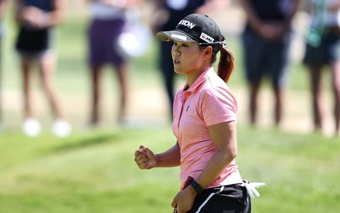 全米女子オープンで初メジャー制覇へ 畑岡奈紗に学ぶ“スポッ”と沈むラフからのショートアプローチのポイントとは 画像