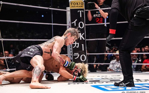 【超RIZIN.3】平本蓮、朝倉未来との“4年分の喧嘩”はわずか138秒で決着　左フックと無慈悲のパウンドで引導を渡す 画像